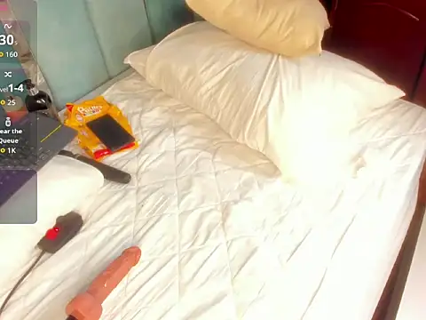 Snapshot of Chaarlotte_09 chatting on 12.16.25 Chaarlotte 09 online show from 12.16.25