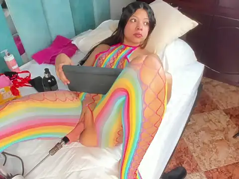 Snapshot of Chaarlotte_09 chatting on 12.17.25 Chaarlotte 09 online show from 12.17.25