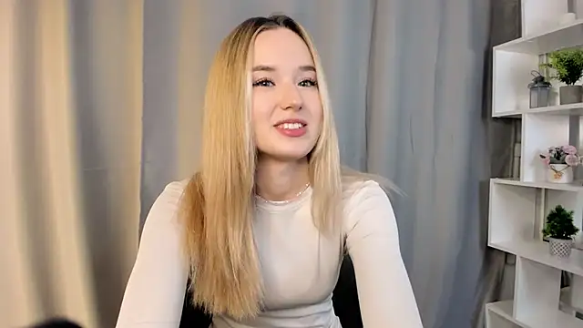 Snapshot of EveMcclearen chatting on 11.01.25 EveMcclearen online show from 11.01.25