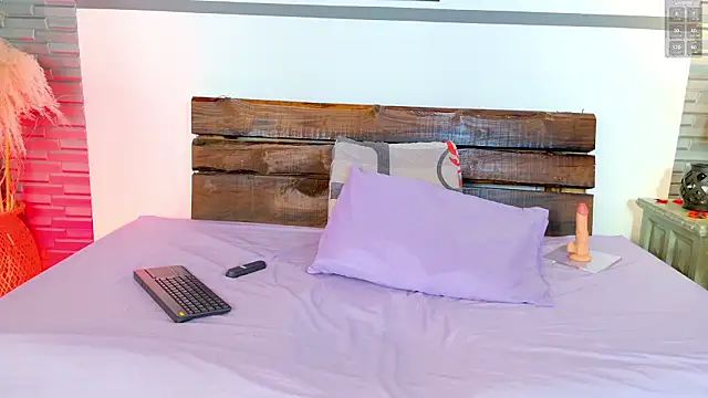 Snapshot of Oriana_03 chatting on 02.21.26 Oriana 03 online show from 02.21.26