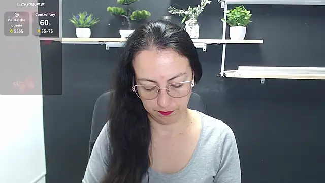 Lauryn Jones online show from 04.27.26