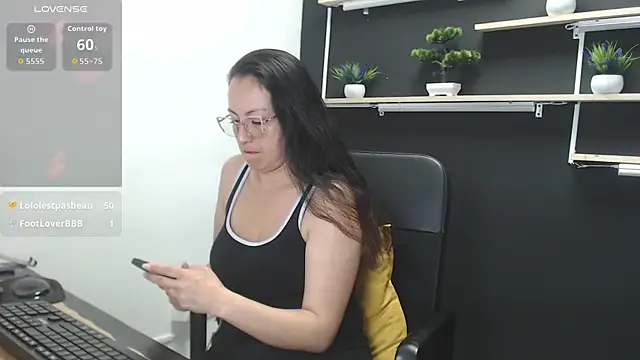 Snapshot of Lauryn_Jones chatting on 07.28.26 Lauryn Jones online show from 07.28.26
