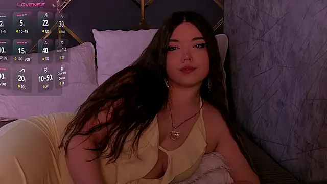 Snapshot of NaomiAster chatting on 06.19.26 NaomiAster online show from 06.19.26