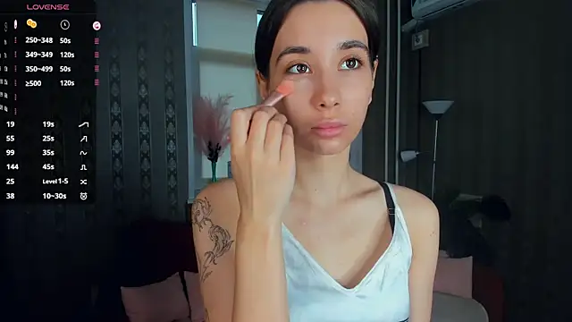 Snapshot of JacalynSchreiber chatting on 12.20.25 JacalynSchreiber online show from 12.20.25