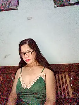 Tythy-yolee online show from 11.07.25