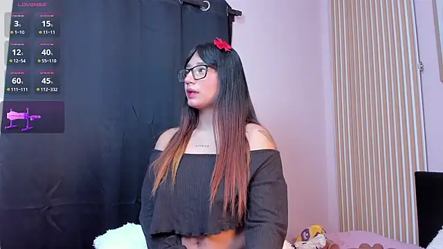 Snapshot of Alismith2 chatting on 11.05.25 Alismith2 online show from 11.05.25