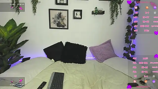 Snapshot of Evelyn_R_ chatting on 02.12.26 Evelyn R online show from 02.12.26