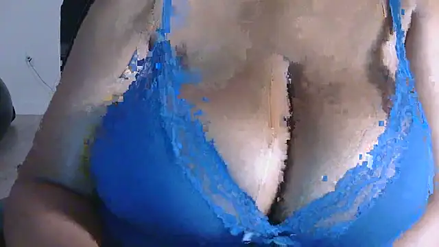 TheeBustiestBella online show from 11.03.25