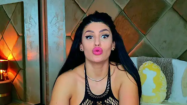 Snapshot of Myla-b chatting on 04.04.26 Myla-b online show from 04.04.26