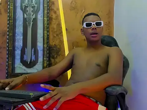 Snapshot of the_hot_boy0 chatting on 11.09.25 the hot boy0 online show from 11.09.25