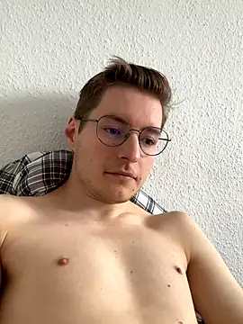Snapshot of NudistenDavid chatting on 11.03.25 NudistenDavid online show from 11.03.25