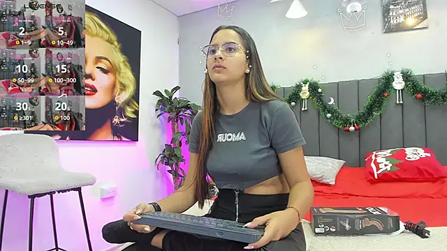 Snapshot of kendra_london chatting on 12.03.25 kendra london online show from 12.03.25