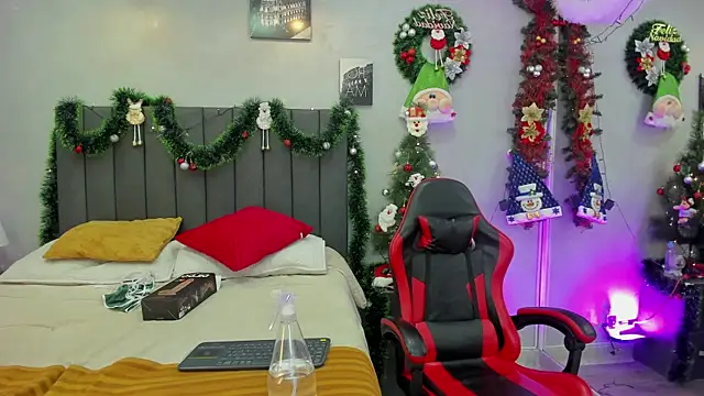 Snapshot of kendra_london chatting on 12.16.25 kendra london online show from 12.16.25