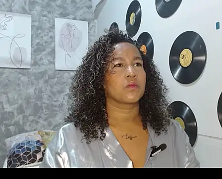 Snapshot of Ambar_foxy chatting on 11.14.25 Ambar foxy online show from 11.14.25