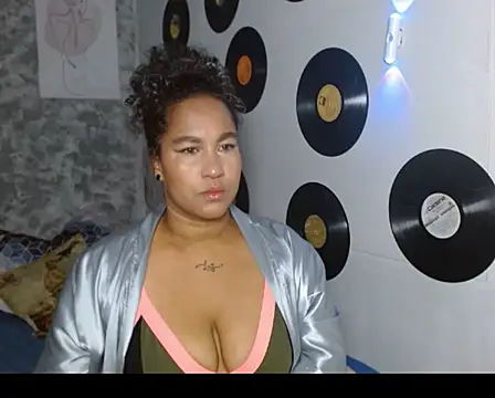 Snapshot of Ambar_foxy chatting on 12.13.25 Ambar foxy online show from 12.13.25