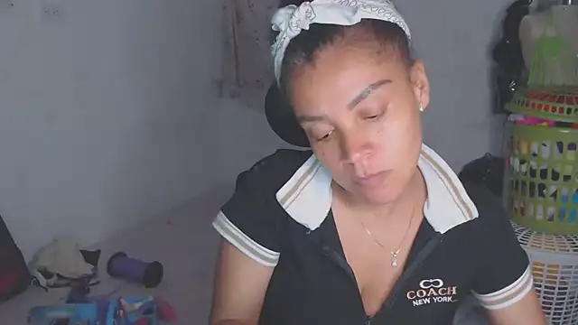 Snapshot of shayna_cute chatting on 05.17.26 shayna cute online show from 05.17.26
