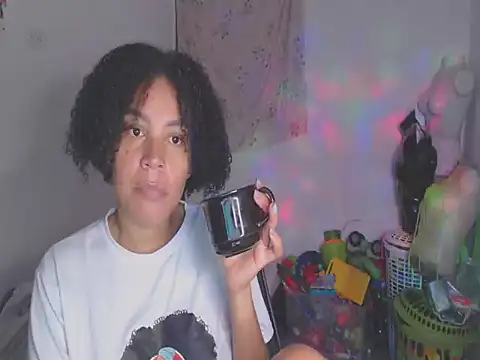 Snapshot of shayna_cute chatting on 05.27.26 shayna cute online show from 05.27.26