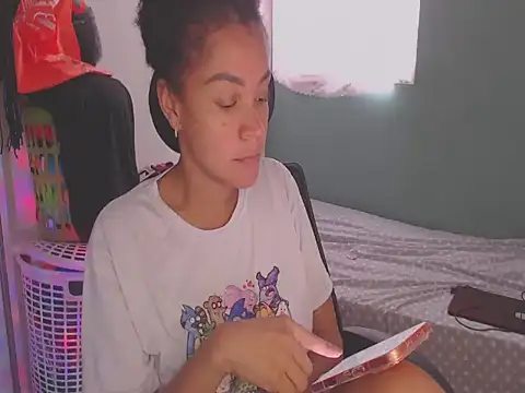 Snapshot of shayna_cute chatting on 06.18.26 shayna cute online show from 06.18.26
