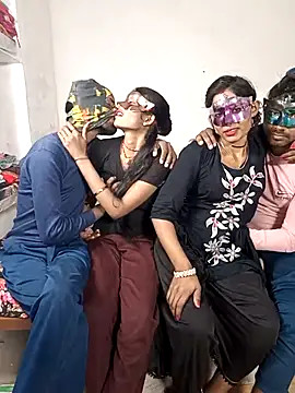 Snapshot of Real-Family chatting on 12.02.25 Real-Family online show from 12.02.25