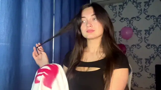 Snapshot of TwotyBright chatting on 07.03.26 TwotyBright online show from 07.03.26
