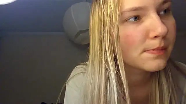 Snapshot of KarinRobertson chatting on 01.05.26 KarinRobertson online show from 01.05.26