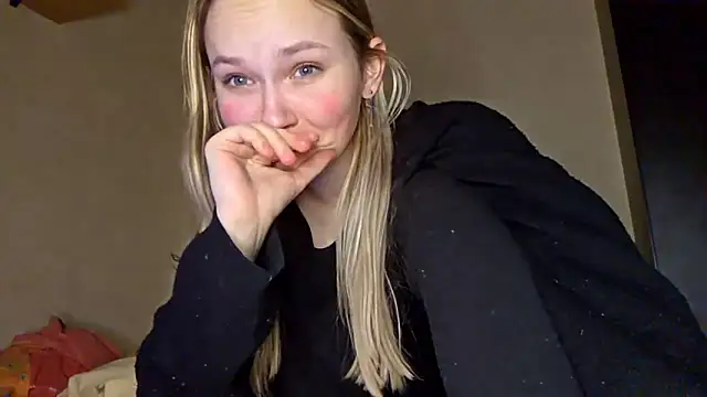 Snapshot of KarinRobertson chatting on 01.15.26 KarinRobertson online show from 01.15.26