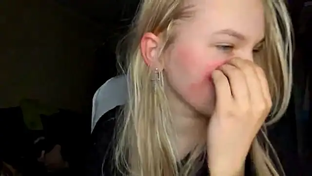 Snapshot of KarinRobertson chatting on 01.17.26 KarinRobertson online show from 01.17.26