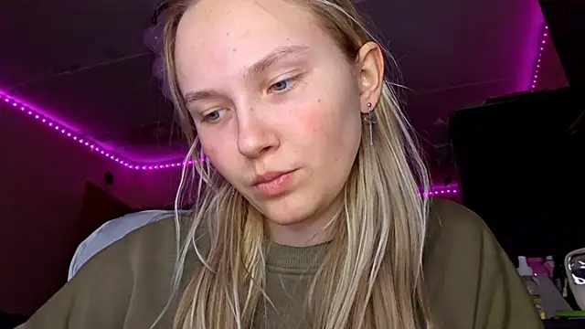 Snapshot of KarinRobertson chatting on 02.01.26 KarinRobertson online show from 02.01.26