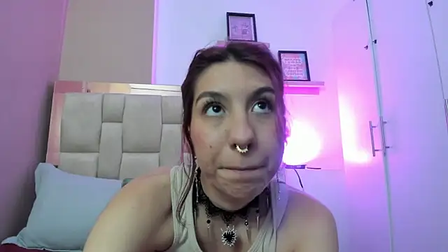 Snapshot of zoe-moreau chatting on 12.19.25 zoe-moreau online show from 12.19.25