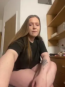 Snapshot of LiahLovexoxx chatting on 12.14.25 LiahLovexoxx online show from 12.14.25