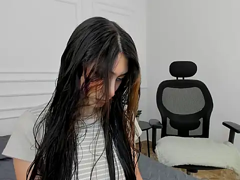 Snapshot of Ana_Muller19 chatting on 11.04.25 Ana Muller19 online show from 11.04.25