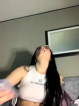 Naomii2 online show from 11.03.25