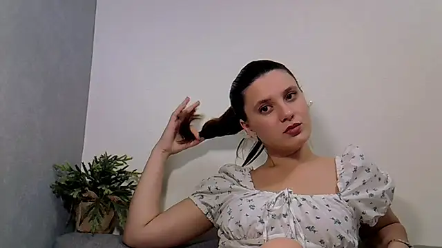 Snapshot of KiraHoney chatting on 11.08.25 KiraHoney online show from 11.08.25