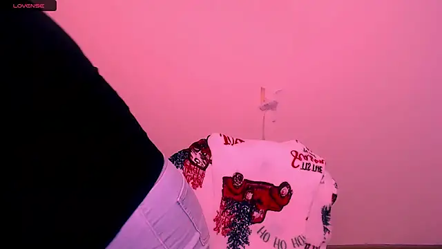 Snapshot of AlinaDoll_ chatting on 11.18.25 AlinaDoll online show from 11.18.25