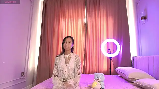 Snapshot of lihnpham chatting on 11.16.25 lihnpham online show from 11.16.25