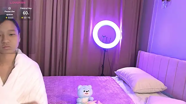 Snapshot of lihnpham chatting on 11.17.25 lihnpham online show from 11.17.25