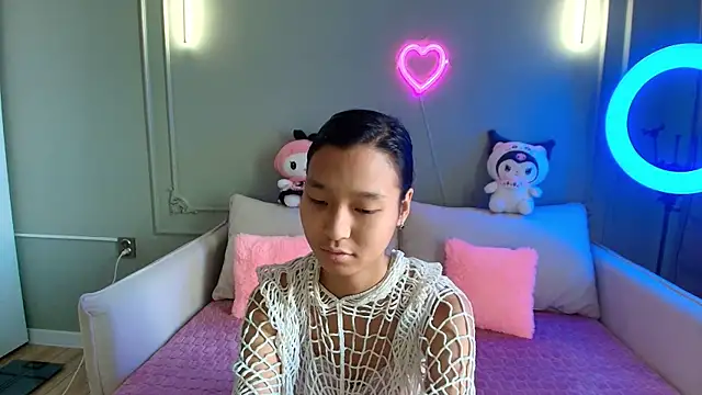 Snapshot of lihnpham chatting on 11.30.25 lihnpham online show from 11.30.25