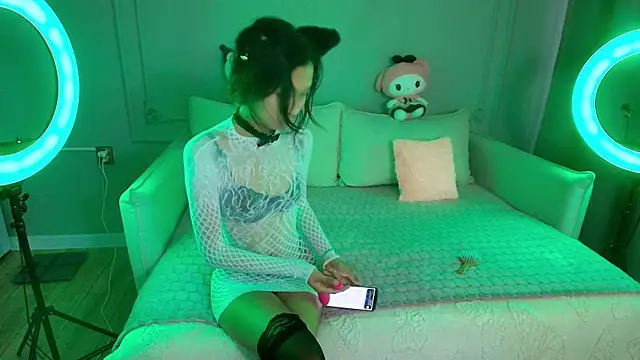 Snapshot of lihnpham chatting on 12.19.25 lihnpham online show from 12.19.25