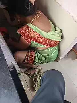 Snapshot of Lailamajnu1996 chatting on 02.15.26 Lailamajnu1996 online show from 02.15.26