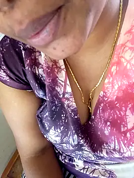 Snapshot of Mathi_cam chatting on 11.22.25 Mathi cam online show from 11.22.25