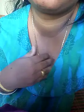 Snapshot of Mathi_cam chatting on 12.15.25 Mathi cam online show from 12.15.25