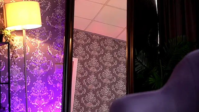 RavenBelrose online show from 12.04.25