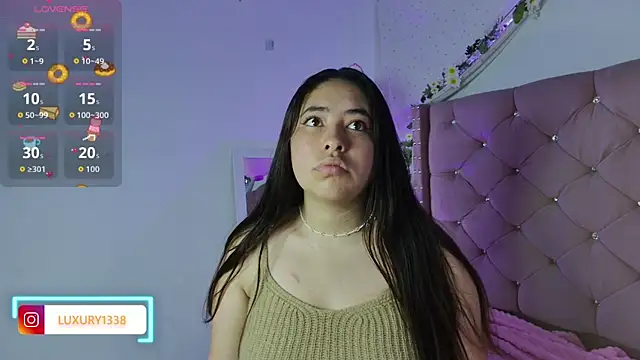 Snapshot of lauxury_ chatting on 11.08.25 lauxury online show from 11.08.25