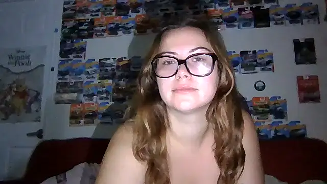 Snapshot of FreakyDreama chatting on 11.04.25 FreakyDreama online show from 11.04.25