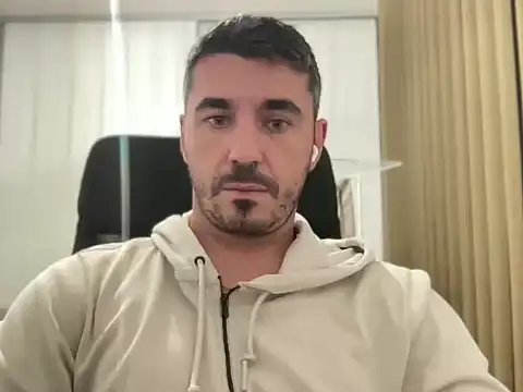 Snapshot of x2straight chatting on 11.04.25 x2straight online show from 11.04.25