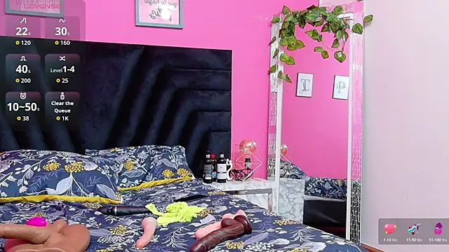 Snapshot of missfoster chatting on 11.28.25 missfoster online show from 11.28.25