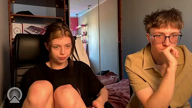 Snapshot of t_files_x chatting on 03.13.26 t files x online show from 03.13.26