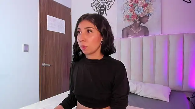 Isabella Crofts online show from 11.06.25