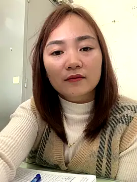 Snapshot of Bana-gibee chatting on 12.17.25 Bana-gibee online show from 12.17.25