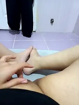 Snapshot of Mahsime chatting on 11.30.25 Mahsime online show from 11.30.25